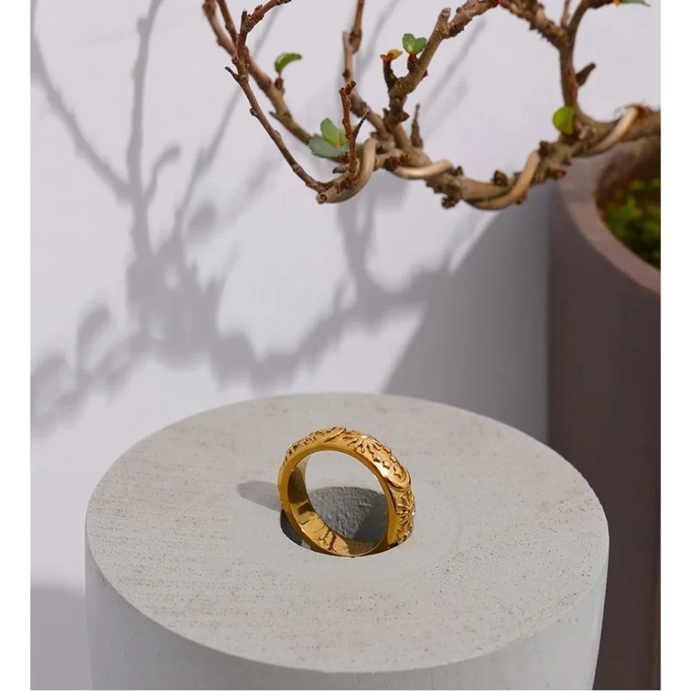 NEW 18K Gold Plated Textured Moon Star Ring